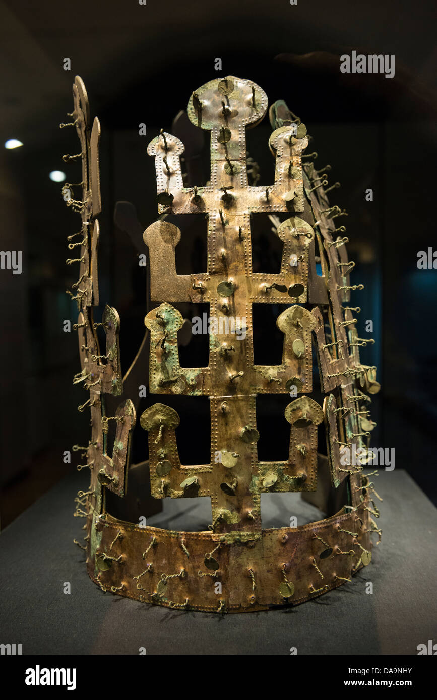 Replica Dynastie Silla Couronne Bronze sur l'affichage dans le Musée National de Gyeongju, Busan, Corée du Sud Banque D'Images