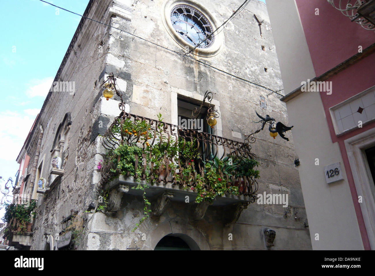 L'Italie, l'Europe, de la Sicile, Taormina, house, maison, balcon, plantes, Banque D'Images