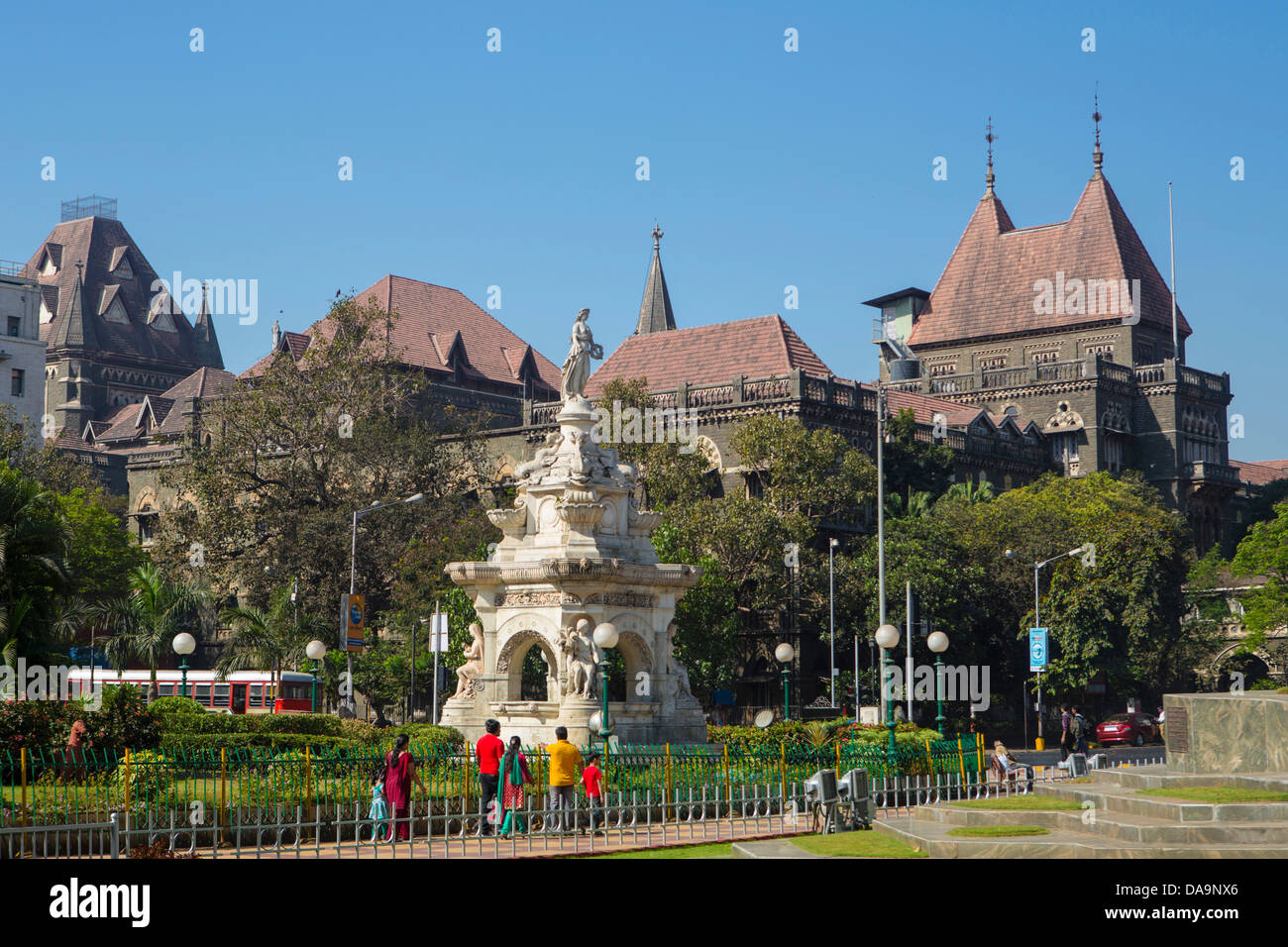 L'Inde, l'Inde, Asie, Maharashtra, Mumbai, Bombay, Ville, District, Colaba, Hutatma Square, Fontaine Flora, Haute Cour, construire Banque D'Images