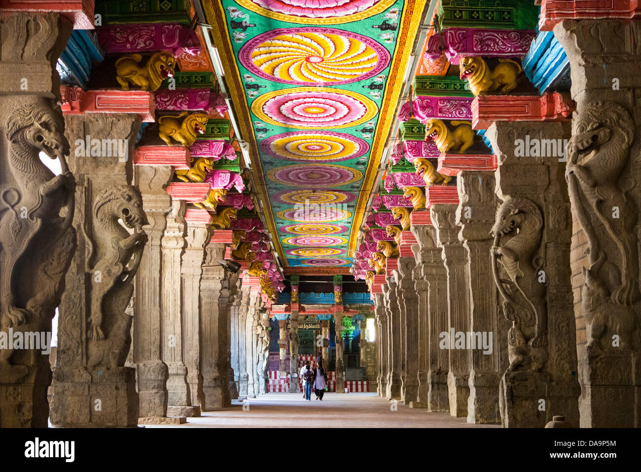 L'Inde, l'Inde du Sud, en Asie, du Tamil Nadu, Madurai, Sri Meenakshi, Temple, mille, piliers, Hall, art, big, célèbre, plafond, couleur Banque D'Images