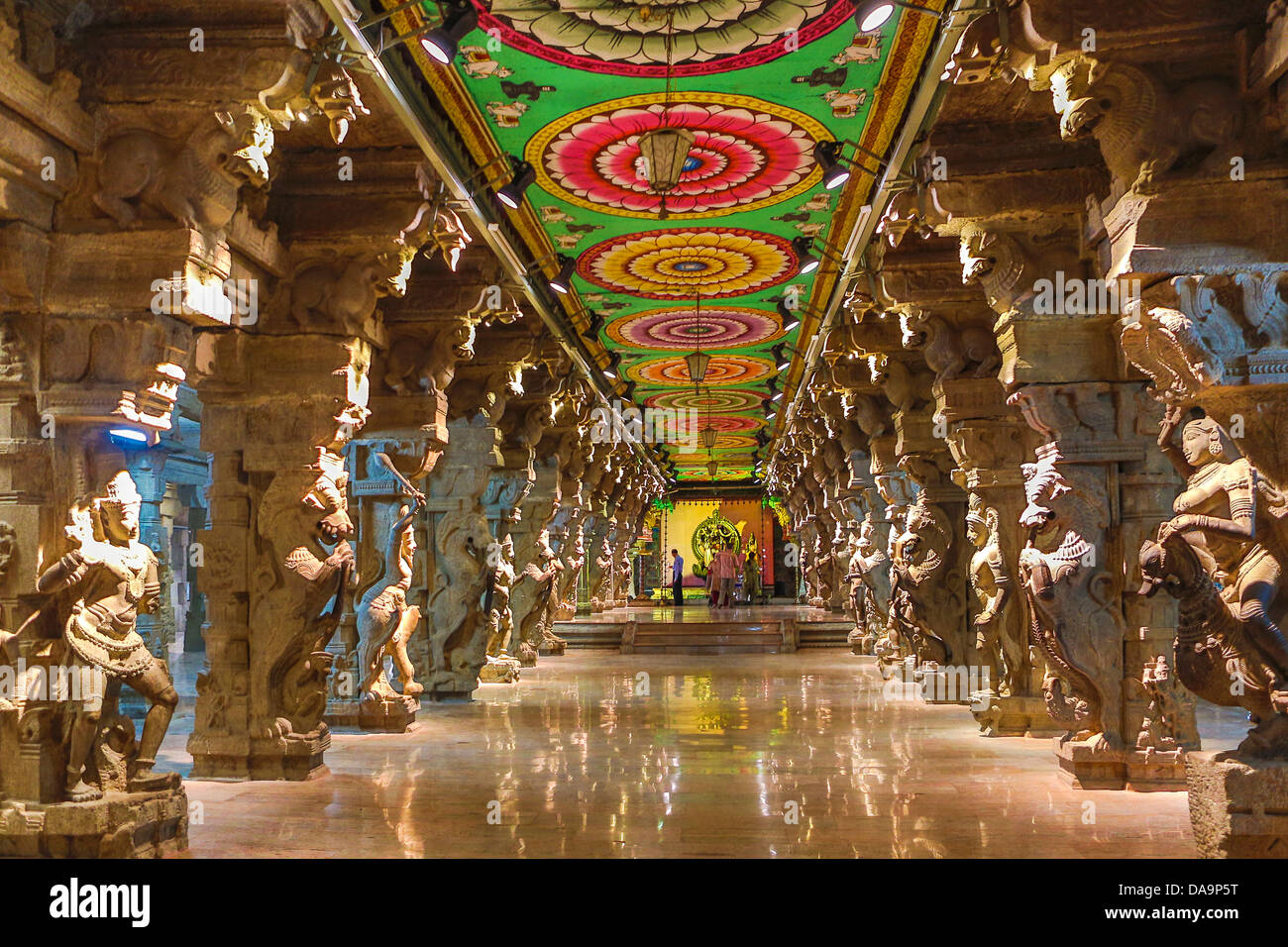 L'Inde, l'Inde du Sud, en Asie, du Tamil Nadu, Madurai, Sri Meenakshi, Temple, mille, piliers, Hall, art, big, célèbre, plafond, couleur Banque D'Images