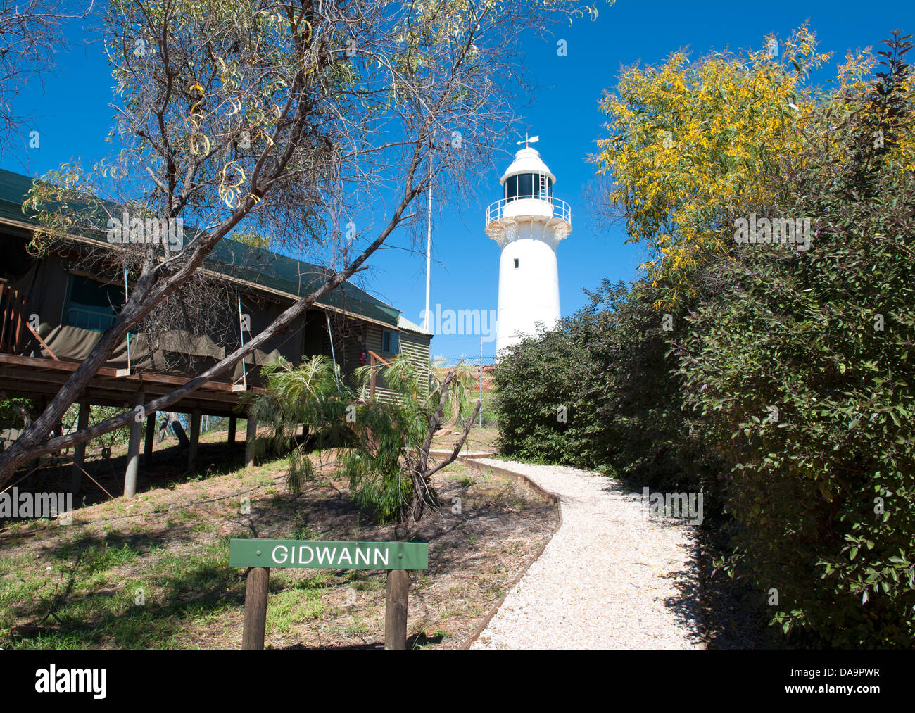 Phare et tente de safari se trouve dans la brousse de la région côtière de Kooljaman at Cape Leveque, péninsule Dampier, Kimberley Banque D'Images