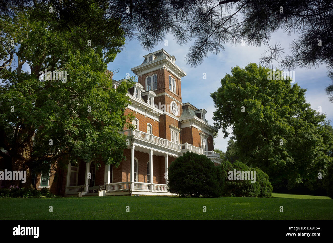 L'hôtel particulier de Glenmore. Une maison victorienne Antebellum sur une belle journée d'été à Jefferson City, Missouri, USA.. Banque D'Images