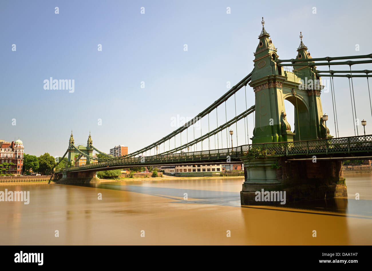 Une longue exposition, pont suspendu de Hammersmith, Londres, Royaume-Uni Banque D'Images