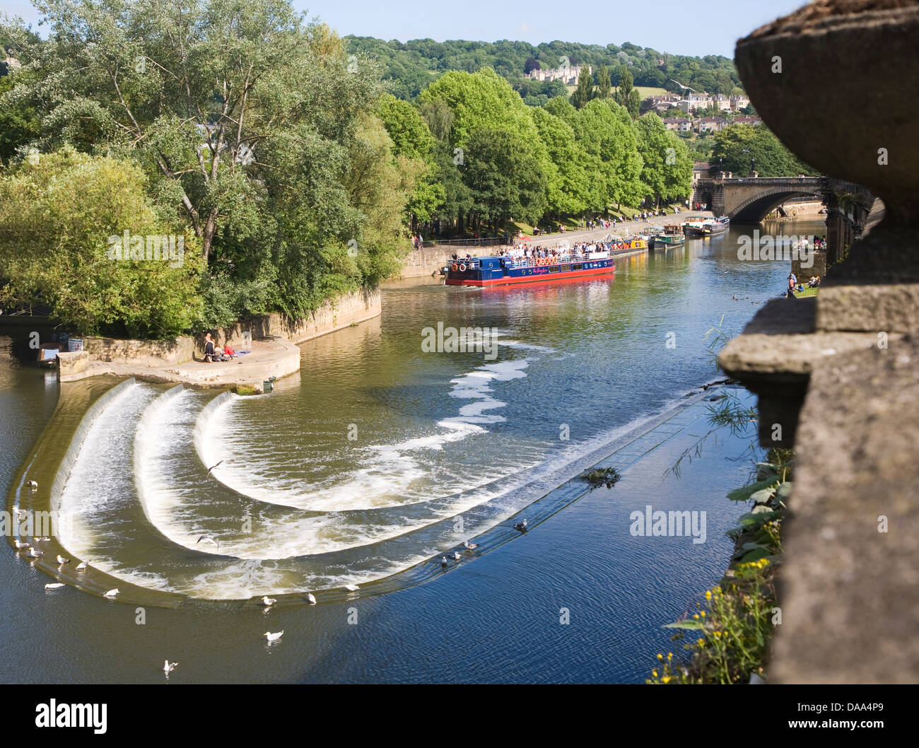 Weir sur la rivière Avon à la Bath Somerset en Angleterre Banque D'Images
