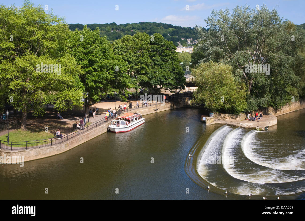 Weir sur la rivière Avon à la Bath Somerset en Angleterre Banque D'Images