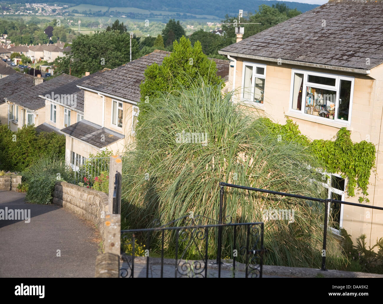 Suburban housing estate The Green Road Fairfield park Bath Angleterre Banque D'Images