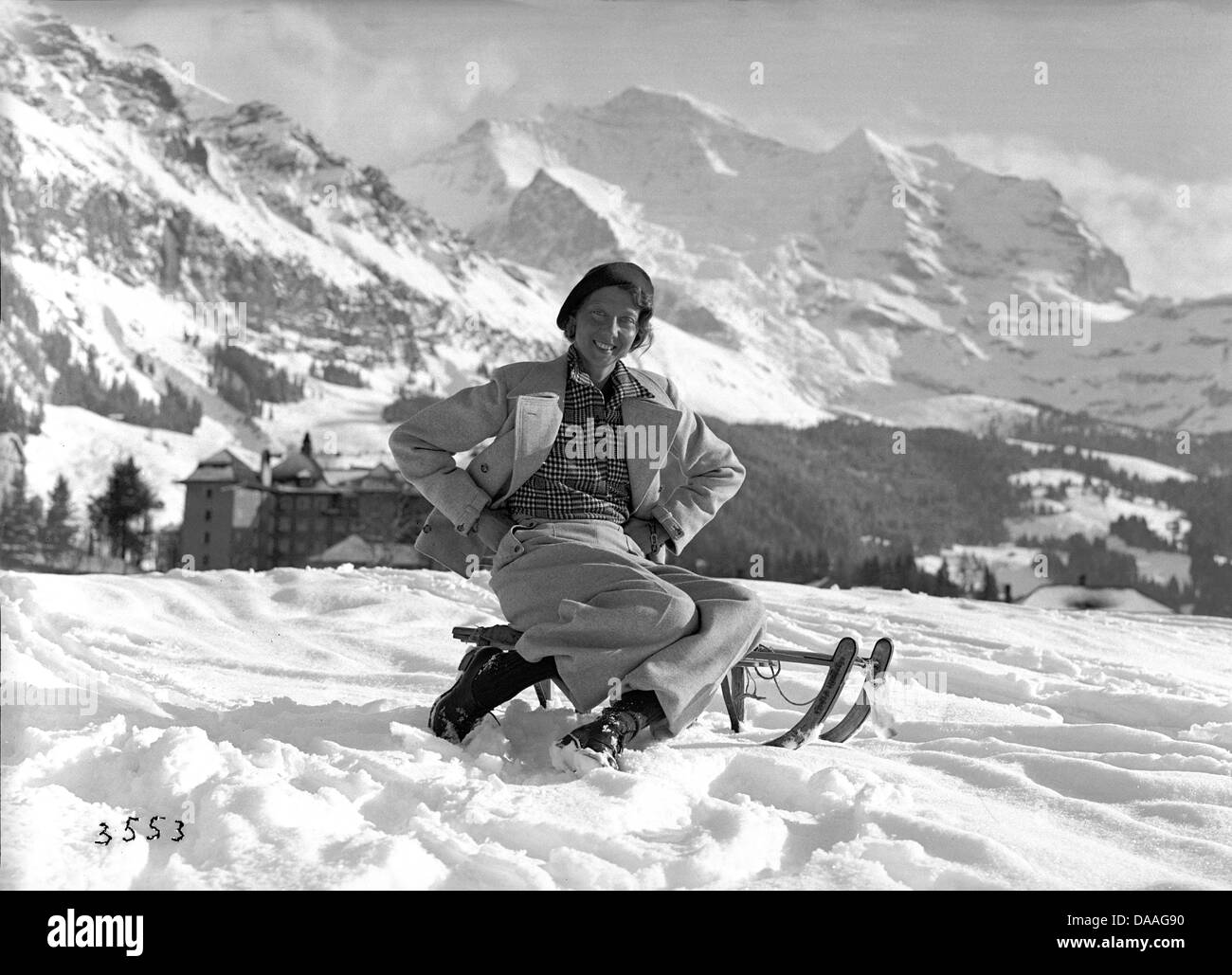 La Suisse, l'Europe, le canton de Berne, Oberland Bernois, Wengen, Jungfrau, sports d'hiver, luge, traîneau, historique, noir et blanc Banque D'Images