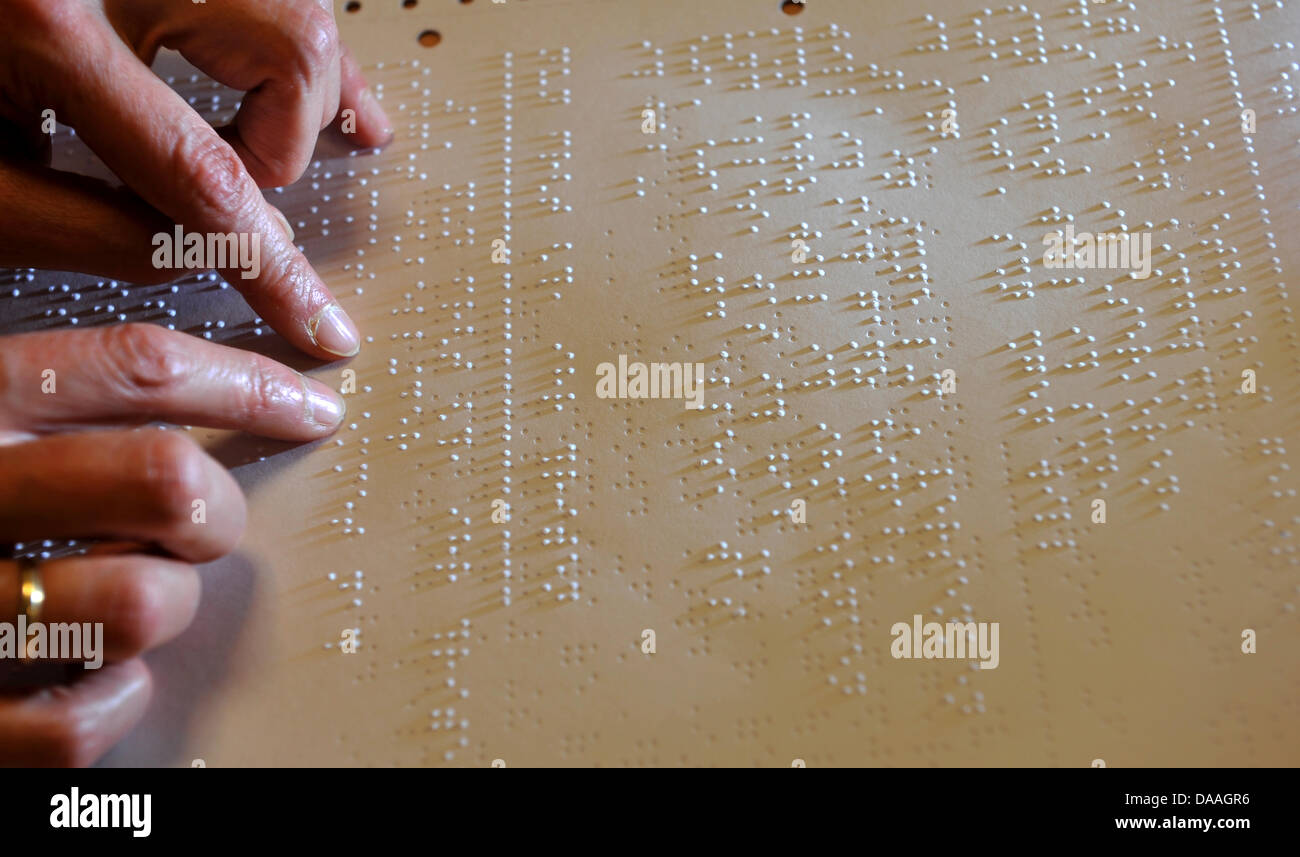His embossed printing braille Banque de photographies et d'images à haute  résolution - Alamy