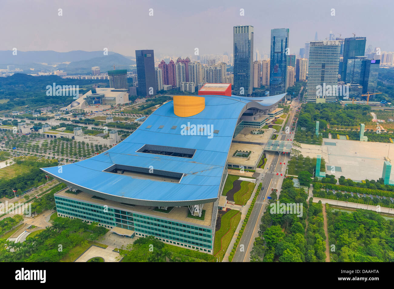 La Chine, Shenzhen, ville, en Asie, le centre-ville, Centre civique, l'architecture, big, centre, civique, la conception, le centre-ville, d'énormes, toit, Skyline, sq Banque D'Images