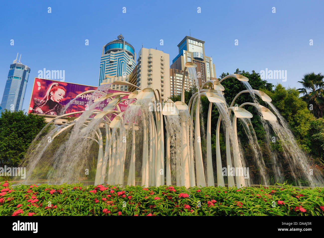 La Chine, Shenzhen, Ville, Asie, Street, downtown, Huaqiangbei, fontaine, architecture, décoration, Centre, centre-ville, des fleurs, source Banque D'Images
