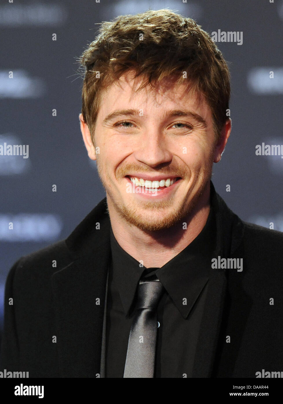 L'acteur américain Garrett Hedlund, l'acteur de 'Tron:Legacy', arrive pour la première du film au style Michalsky Nite fashion show lors de la Mercedes-Benz Fashion Week à Berlin, Allemagne, 21 janvier 2011. Photo : Britta Pedersen dpa/lbn Banque D'Images