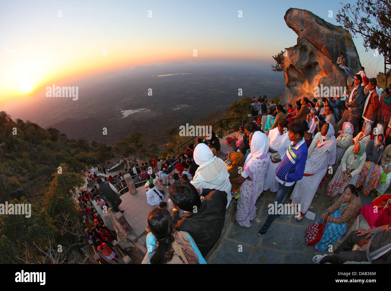 Mount Abu, Mt. Abu, Sunset Point, le coucher du soleil, coucher du soleil, Indienne, touristiques, montagne, plaine, admiration, sun, religion, spectacle, Inde Banque D'Images