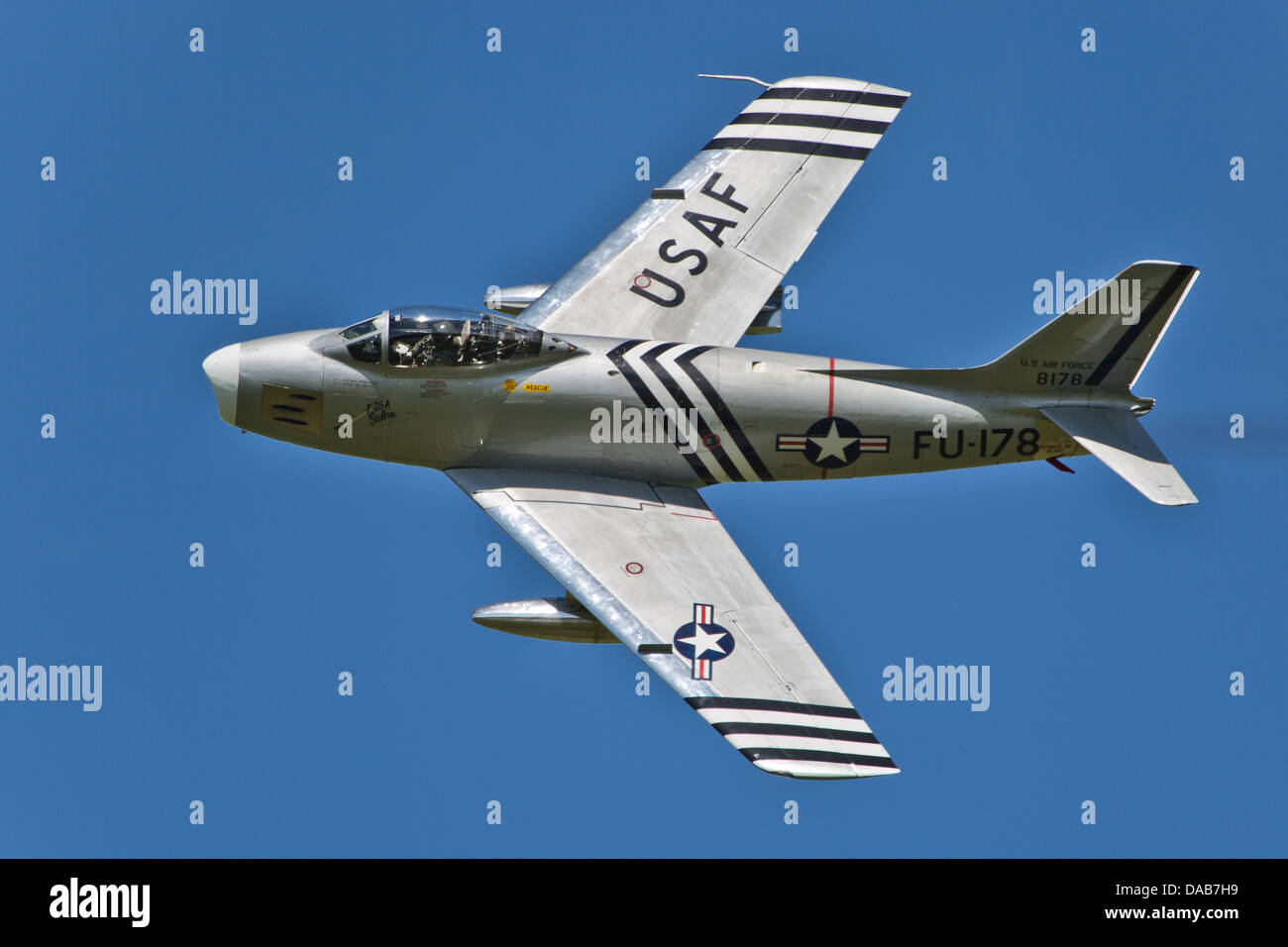 Jet de l'USAF Vintage North American Sabre F86A G-SABR 8178 volant à Old Warden spectacle militaire Shuttleworth Banque D'Images
