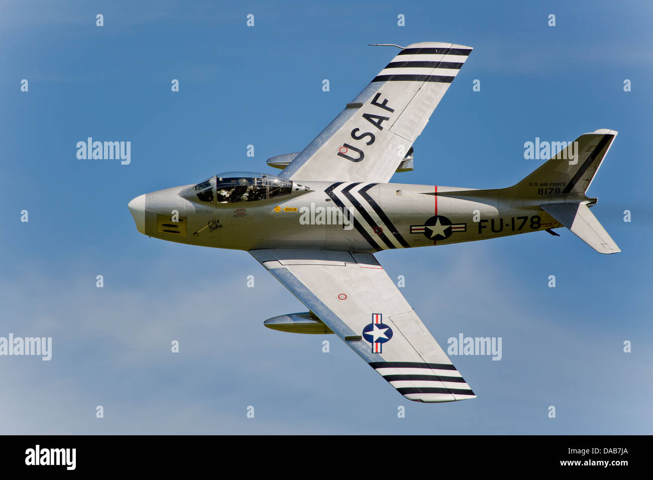 Jet de l'USAF Vintage North American Sabre F86A G-SABR 8178 volant à Old Warden spectacle militaire Shuttleworth Banque D'Images