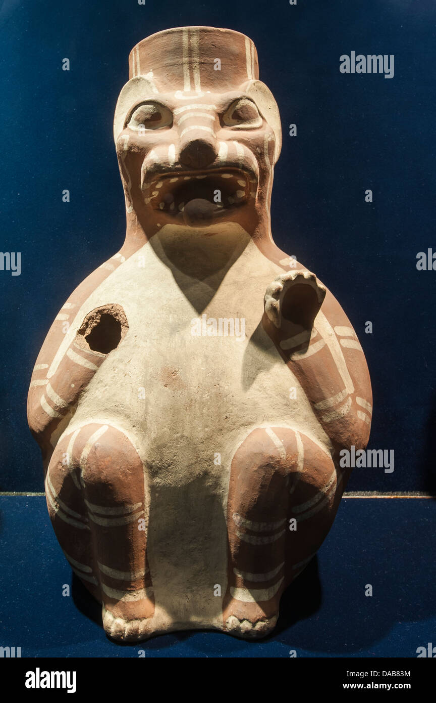 Inca Inca précolombien ancien vase Poterie argile verseuse art de l'artefact de musée d'Archéologie Archéologie, Trujillo, Pérou. Banque D'Images