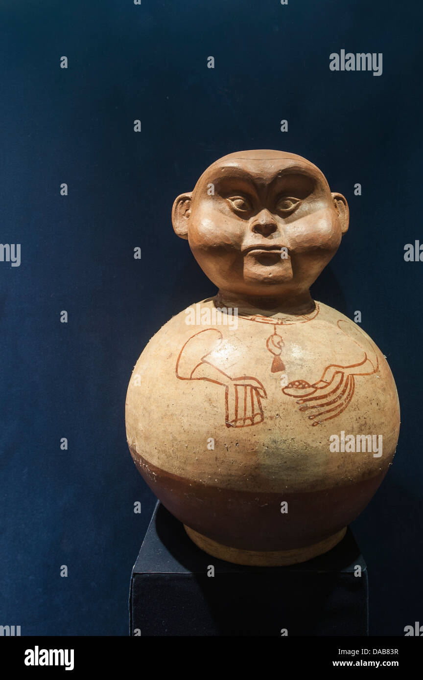 Inca Inca précolombien ancien vase Poterie argile verseuse art de l'artefact de musée d'Archéologie Archéologie, Trujillo, Pérou. Banque D'Images
