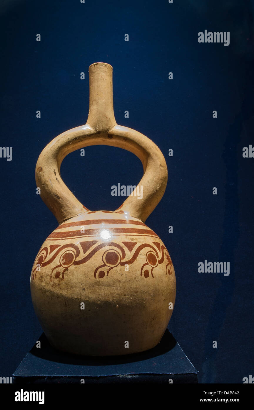 Inca Inca précolombien ancien vase Poterie argile verseuse art de l'artefact de musée d'Archéologie Archéologie, Trujillo, Pérou. Banque D'Images