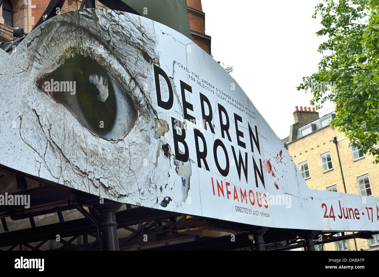 Les panneaux publicitaires géants Derren Brown show 'infâme', Palace Theatre, Londres, UK Banque D'Images