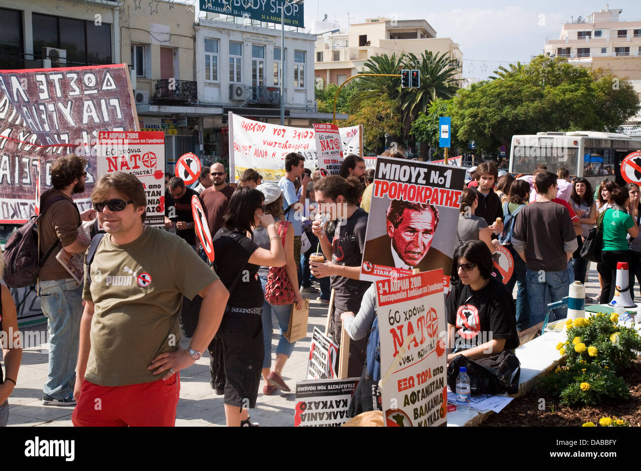 Une manifestation anti-guerre, mis en scène dans les rues de La Canée, Crète, Grèce. Banque D'Images