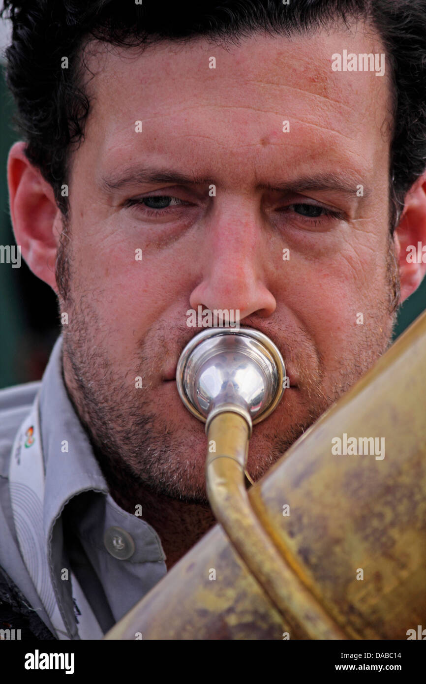 Man Playing Trumpet Man Playing Trumpet coup classique Jazz Musique Banque D'Images