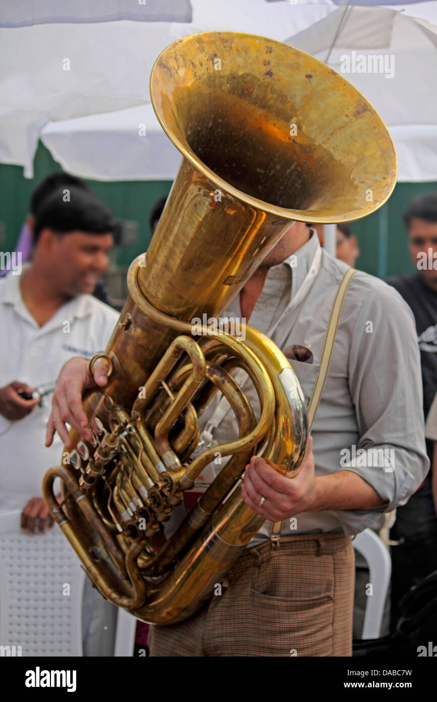 Man Playing Trumpet Man Playing Trumpet coup classique Jazz Musique Banque D'Images