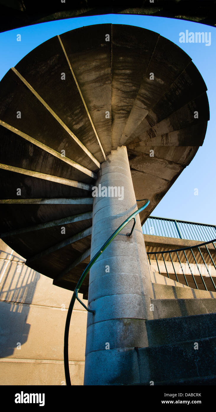 Escaliers en spirale à l'oscillation du bassin Cumberland Bridge sur le port flottant Bristol UK Banque D'Images
