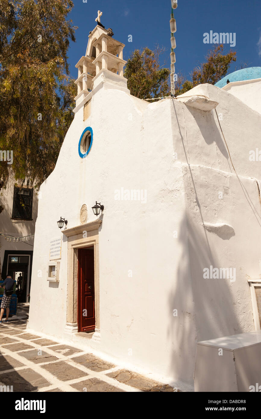 L'Église catholique, Chora, la ville de Mykonos, Mykonos, Grèce Banque D'Images