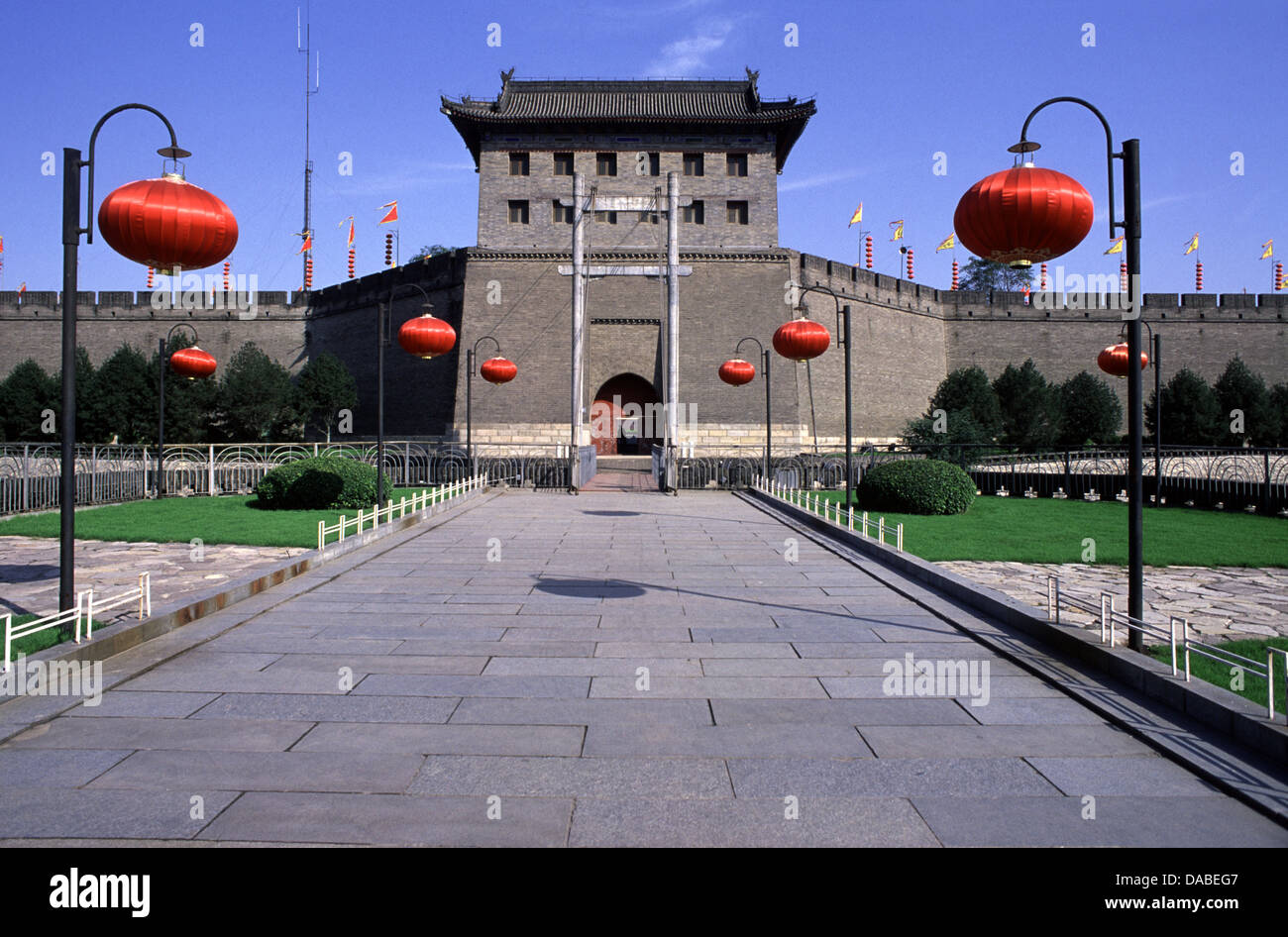 Vue de la porte de la barbacane sud fortifications de Xian, également connu sous le nom de Xi'an city wall des dynasties Ming et Qing situé dans la commune urbaine de la ville de Xi'an dans la province du Shaanxi, Chine Banque D'Images