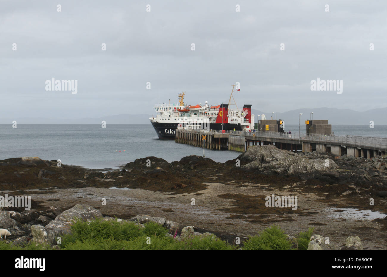 Calmac ferry amarré à l'île de Colonsay écosse juin 2013 Banque D'Images