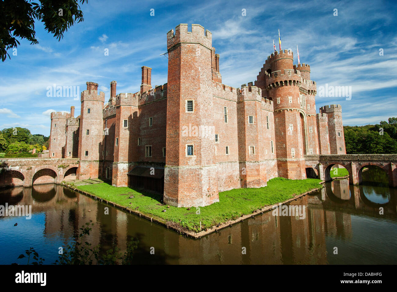 Château Herstmonceux au coin sud-ouest de Sussex les douves Banque D'Images