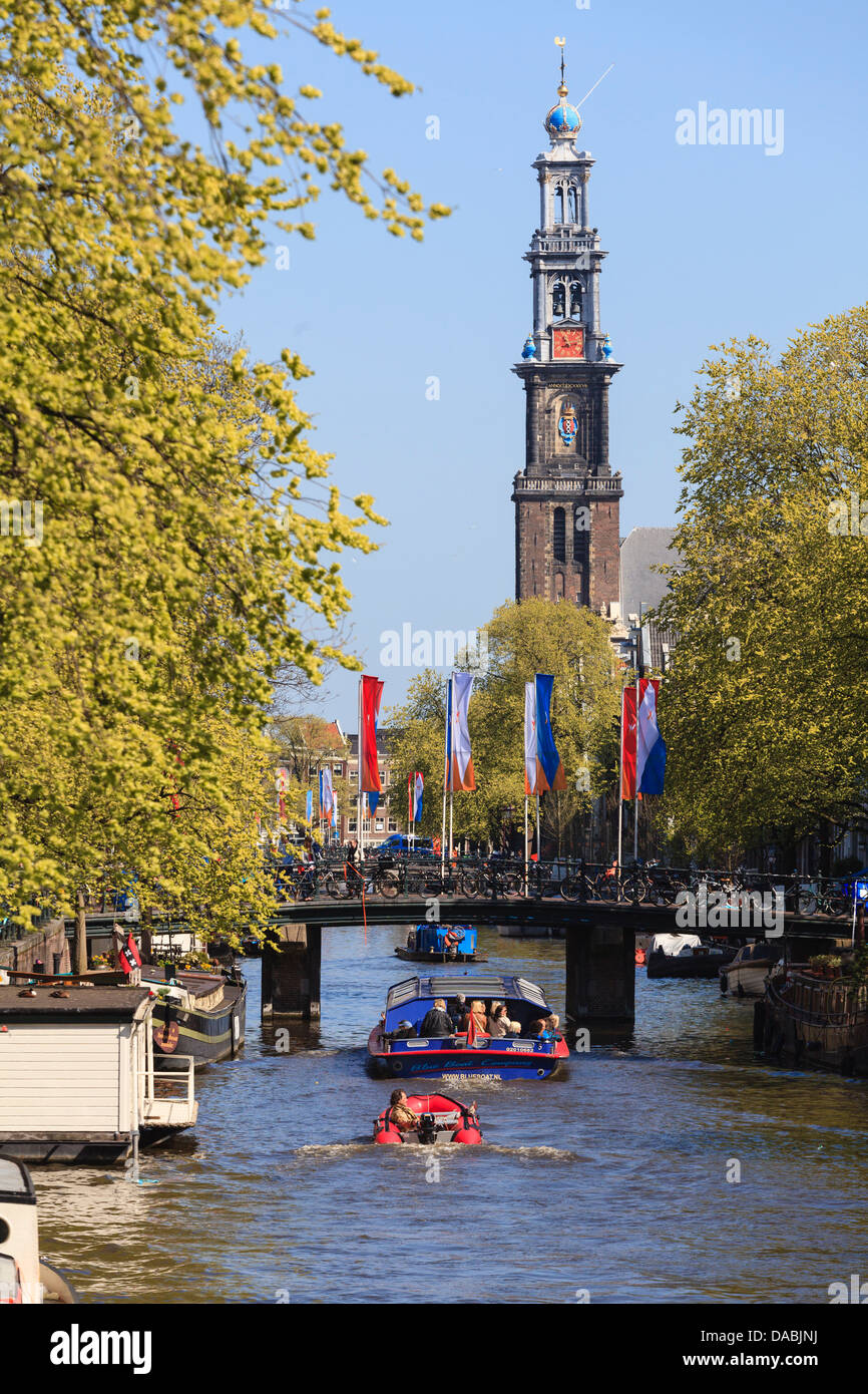 Tour de l'église Westerkerk par Canal Prinsengracht, Amsterdam, Pays-Bas, Europe Banque D'Images