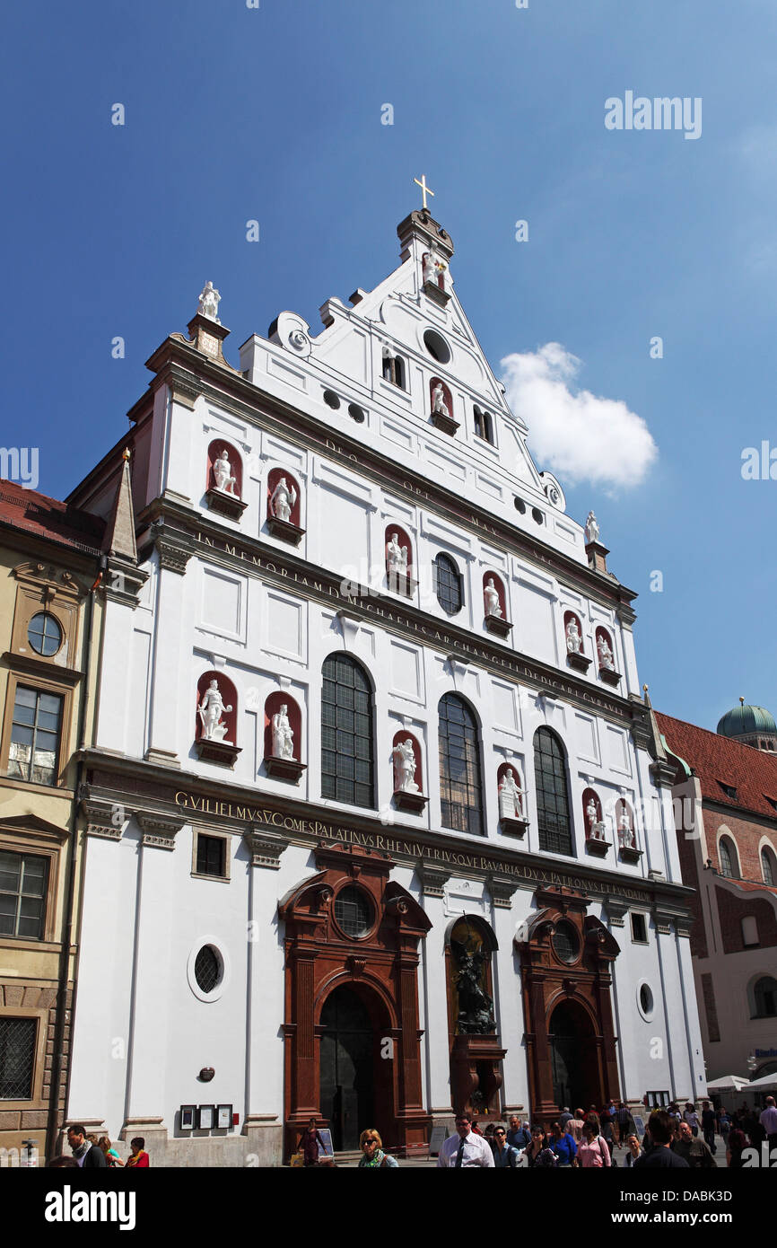 L'église Saint-Michel (Michaelskirche), la plus grande église de style Renaissance au nord des Alpes, Munich, Bavaria, Germany, Europe Banque D'Images