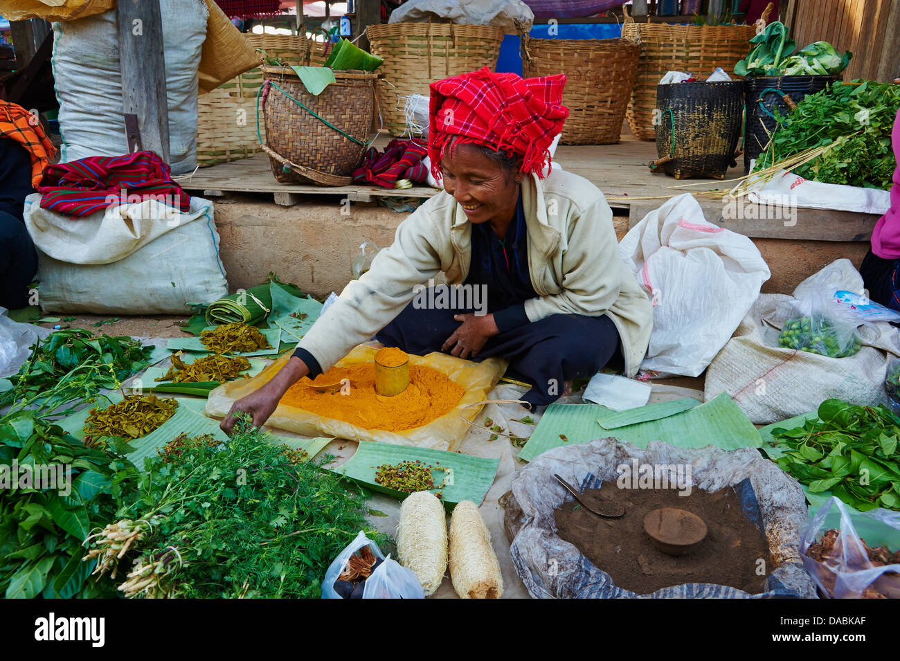 Jour de marché, Paya la Pagode Phaung Daw Oo, le lac Inle, l'État de Shan, Myanmar (Birmanie), l'Asie Banque D'Images