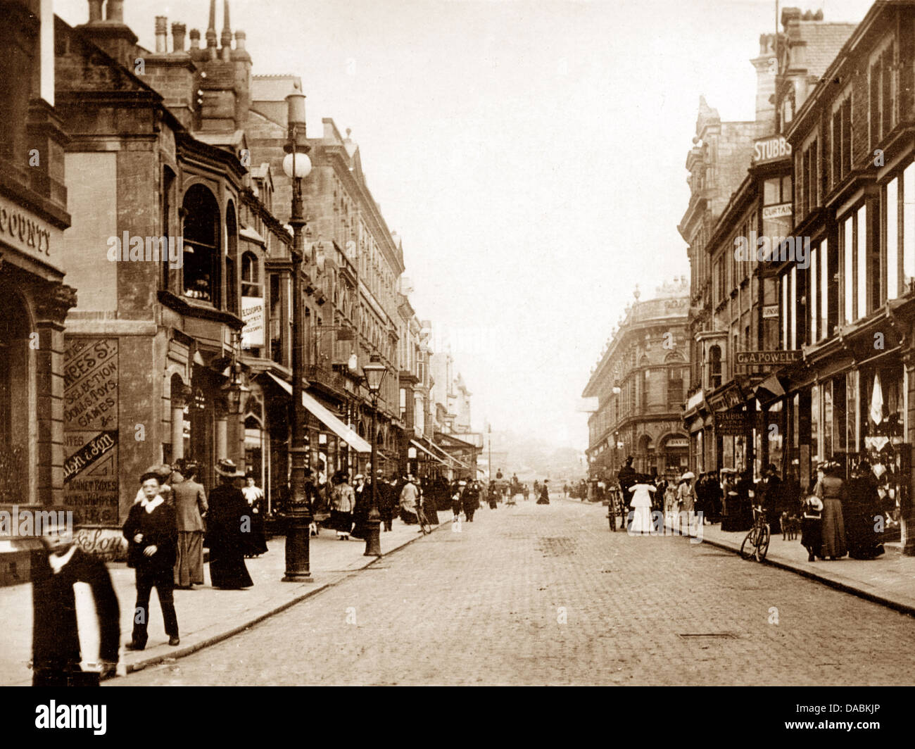 Harrogate au début des années 1900, la rue James Banque D'Images