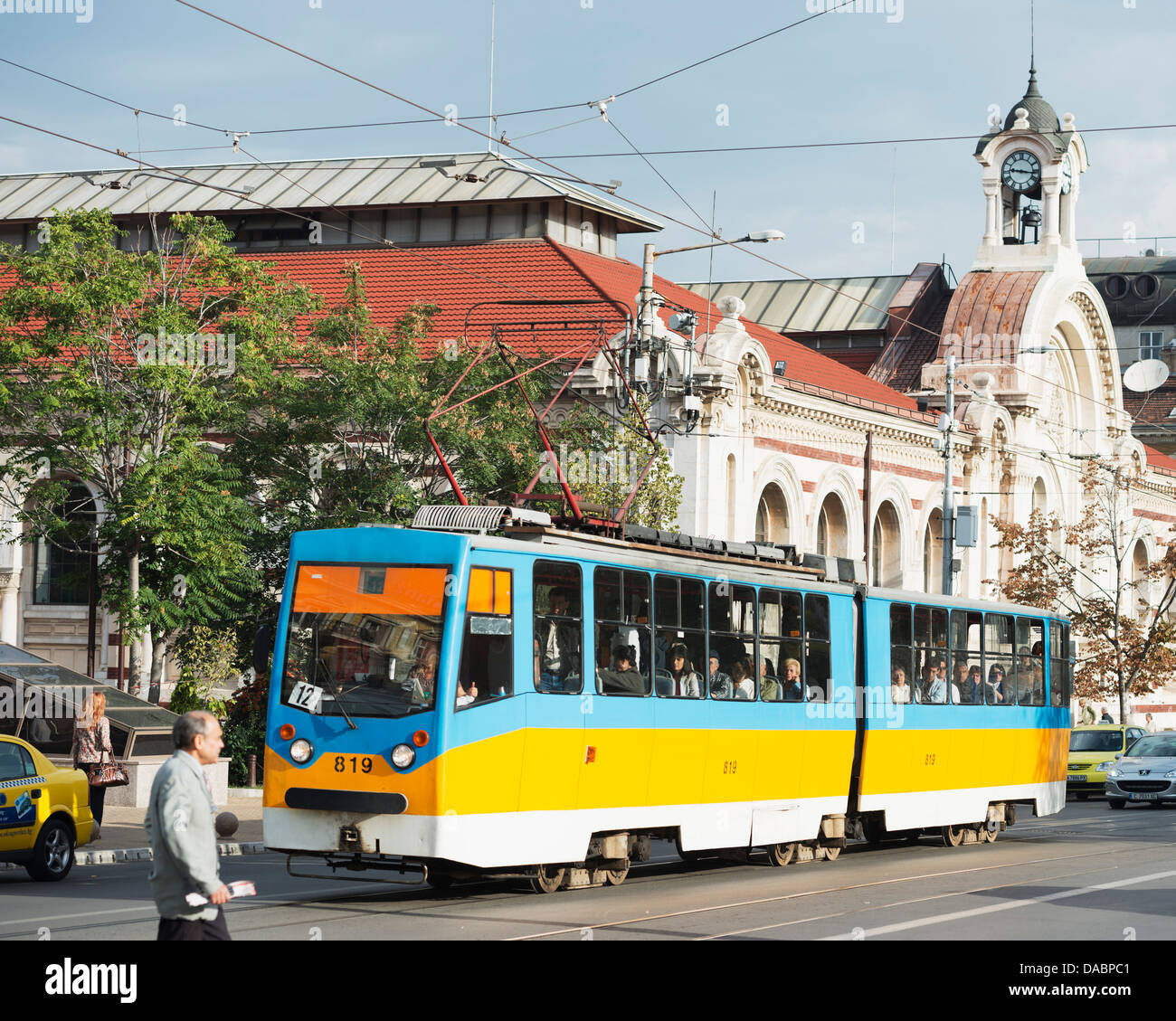 Hali centrale shopping centre ville et tram, Sofia, Bulgarie, Europe Banque D'Images