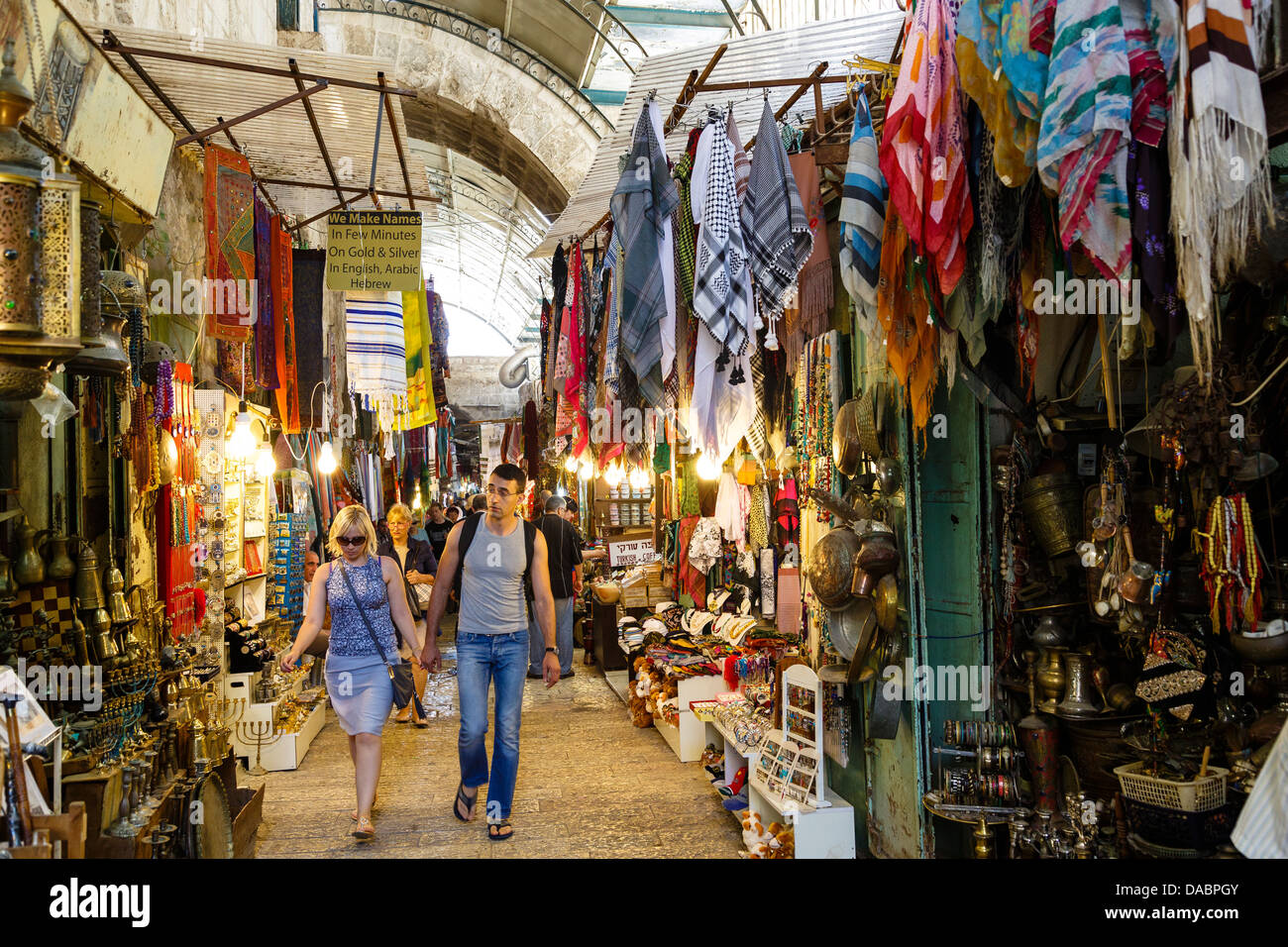 Souk Arabe, marché couvert, dans le quartier musulman de la vieille ville, Jérusalem, Israël, Moyen Orient Banque D'Images