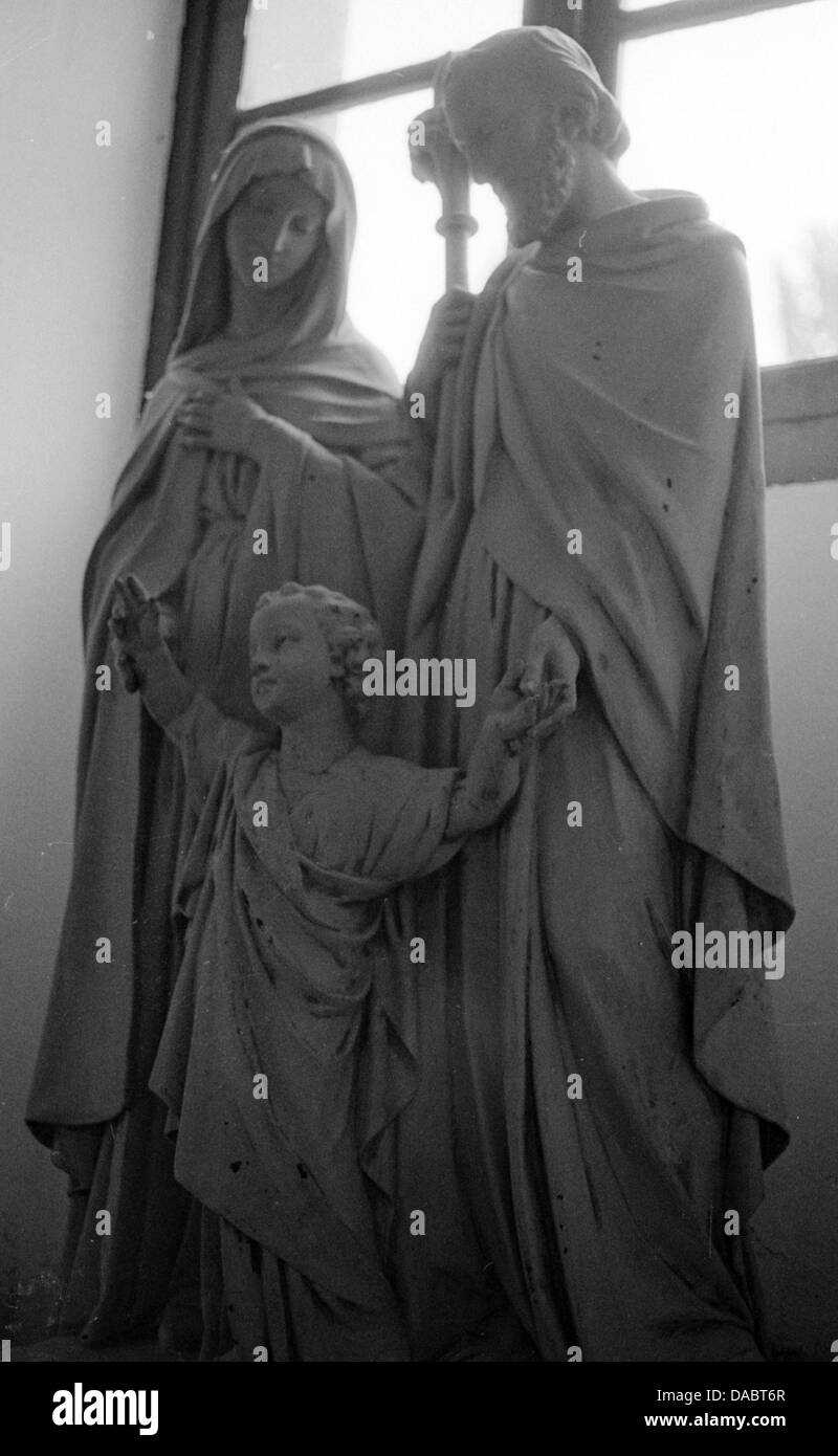 Statue dans le hall. Chartreuse, Pleterje, la Slovénie. La photographie d'archives à partir de la 1985. Banque D'Images