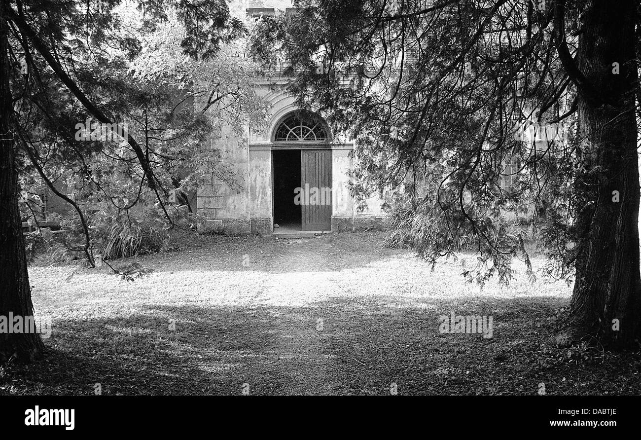 Entrée de l'église. Chartreuse, Pleterje, la Slovénie. La photographie d'archives à partir de la 1985. Banque D'Images