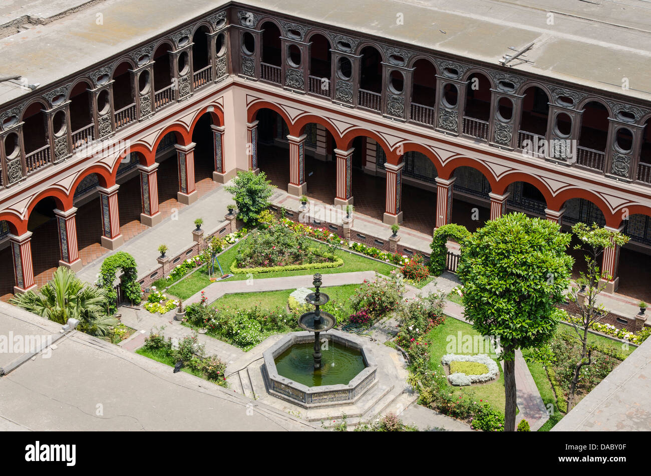 Cour intérieure du couvent de Santo Domingo du clocher de l'église Santo DomingoLima, Pérou, Amérique du Sud Banque D'Images