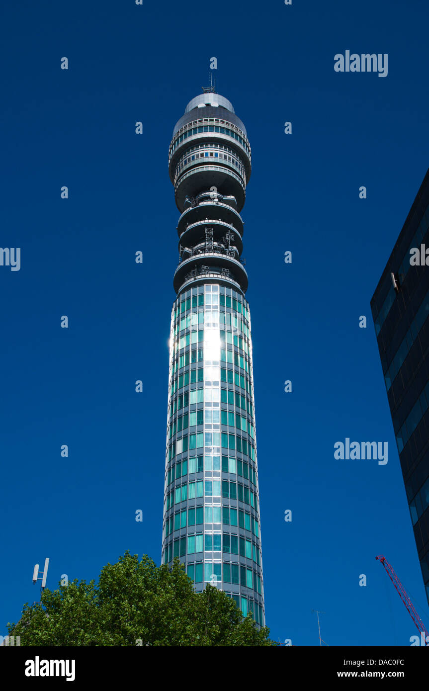 BT Tower à l'origine connu comme Post Office Tower (1964) par Eric Bedford dans quartier Fitzrovia Londres Angleterre Royaume-uni Grande-bretagne centrale Banque D'Images