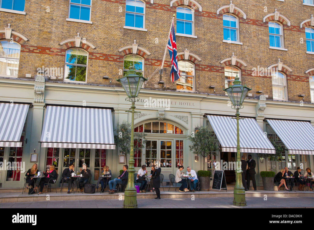 Charlotte Street Hotel restaurant bar avec terrasse quartier Fitzrovia extérieur central London England Angleterre UK Europe Banque D'Images