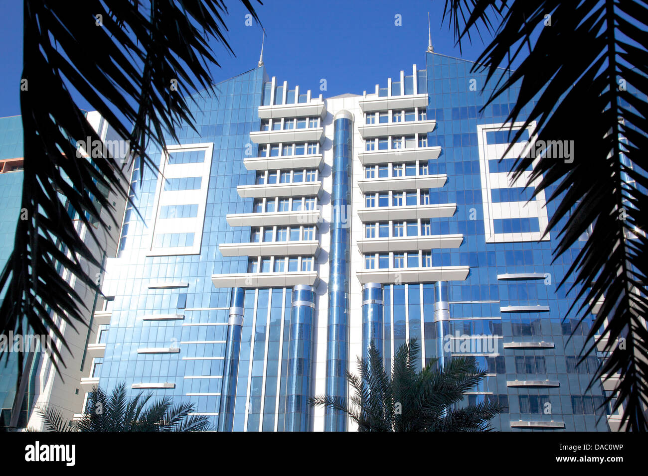 Architecture sur la Fourth Street, Abu Dhabi, Émirats arabes unis, Moyen Orient Banque D'Images