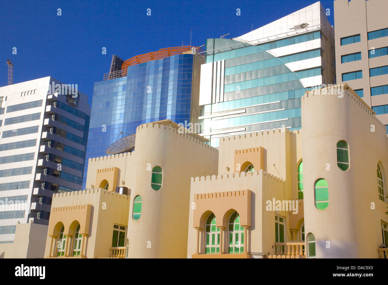 L'architecture contemporaine, Abu Dhabi, Émirats arabes unis, Moyen Orient Banque D'Images