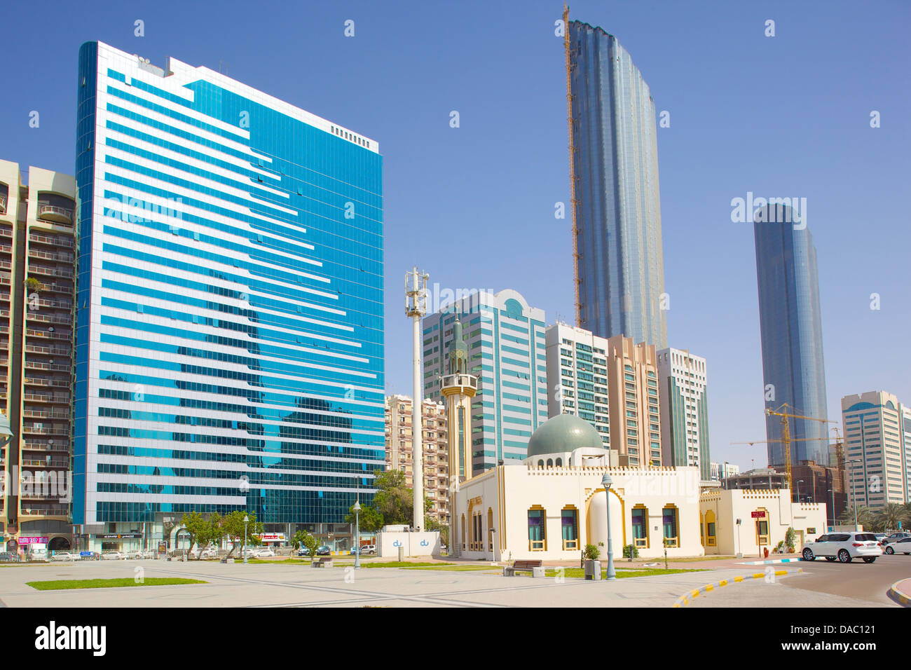 Mosquée et architecture contemporaine, Abu Dhabi, Émirats arabes unis, Moyen Orient Banque D'Images