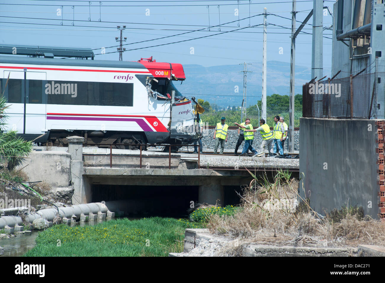 Un train renversé par un autobus à carcaixent, Valence. Dans un accident sans victimes Banque D'Images