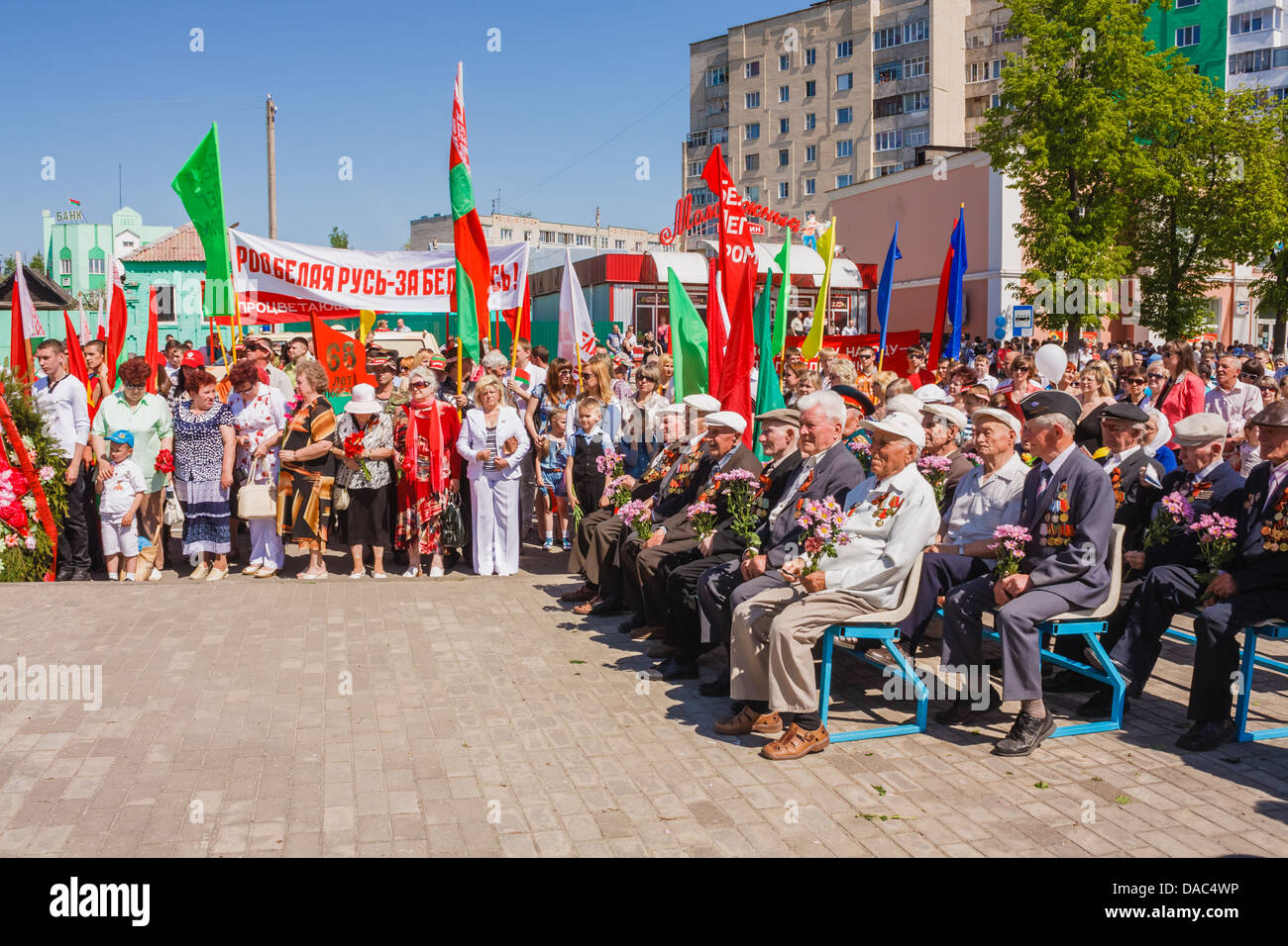 Gomel, Bélarus - 9 mai : anciens combattants non identifiés au cours de la célébration du Jour de la victoire le 9 mai 2013 à Gomel, au Bélarus. Banque D'Images