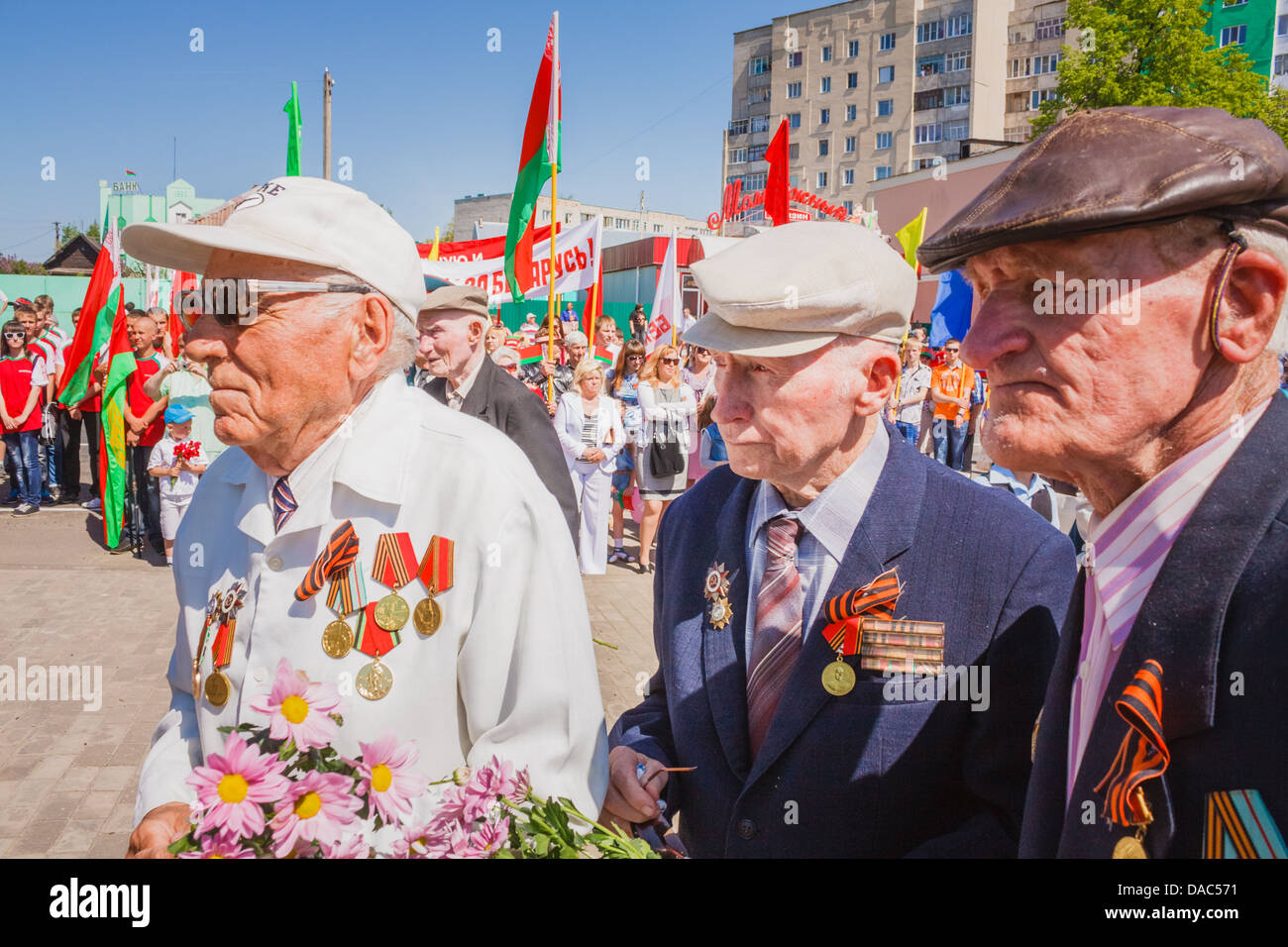 Gomel, Bélarus - 9 mai : anciens combattants non identifiés au cours de la célébration du Jour de la victoire le 9 mai 2013 à Gomel, au Bélarus. Banque D'Images
