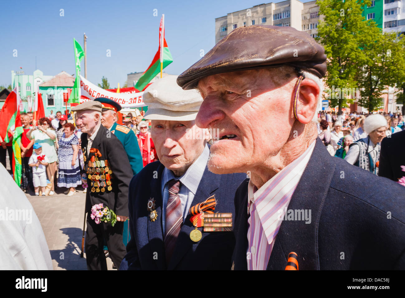 Gomel, Bélarus - 9 mai : anciens combattants non identifiés au cours de la célébration du Jour de la victoire le 9 mai 2013 à Gomel, au Bélarus. Banque D'Images