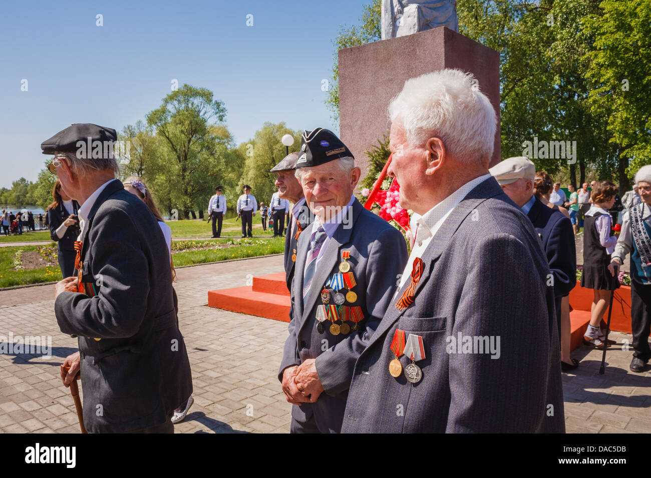 Gomel, Bélarus - 9 mai : anciens combattants non identifiés au cours de la célébration du Jour de la victoire le 9 mai 2013 à Gomel, au Bélarus. Banque D'Images